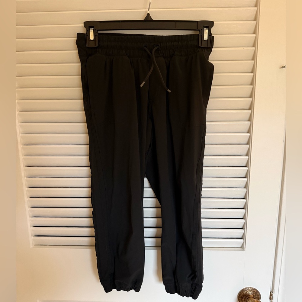 Ivivva by Lululemon Girls Cropped Lined Joggers Black Drawstring Waist
Size 12